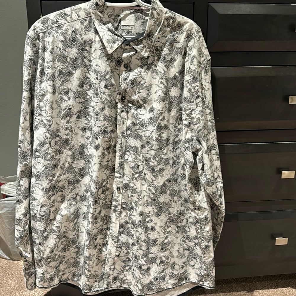 JB Holt Athletic Fit XL from Buckle beautiful black and white print